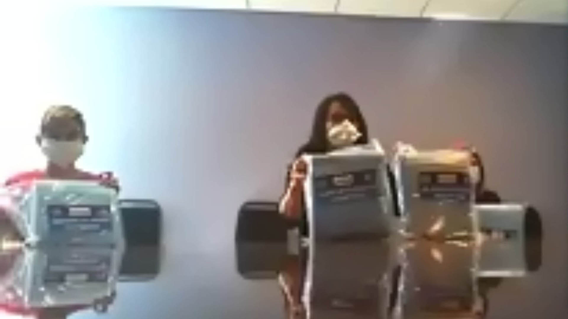 Rector de la UNAM entrega 4 mil 500 kits de protección a médicos residentes - kits-de-proteccion-donados