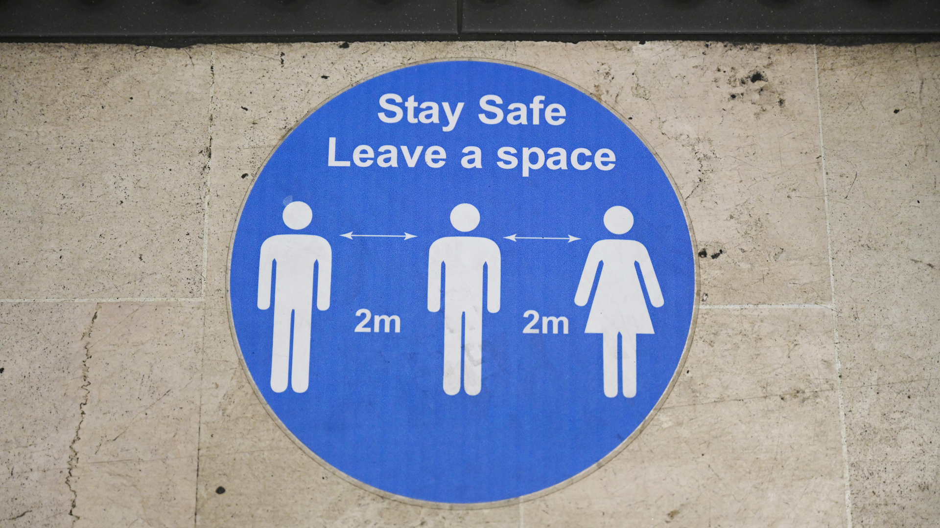 Reino Unido registra cifra más baja de muertes diarias por COVID-19