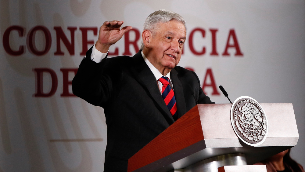 López Obrador se va contra partidos por no adelantar revocación de mandato