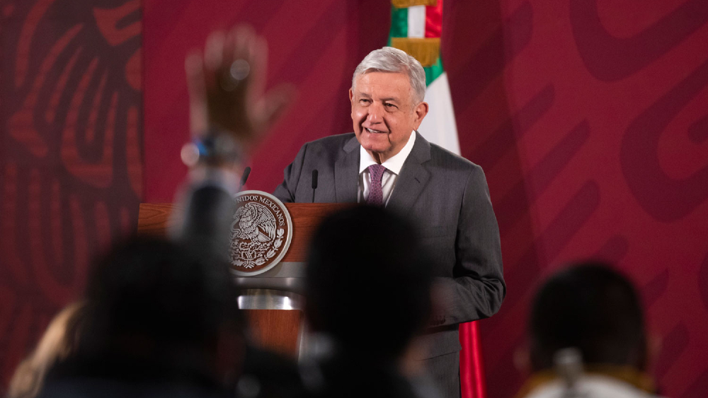 AMLO reta a “conservadores” a adelantar consulta de revocación de mandato