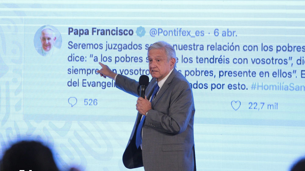 López Obrador acude a un tuit del papa para defender sus ayudas a los pobres