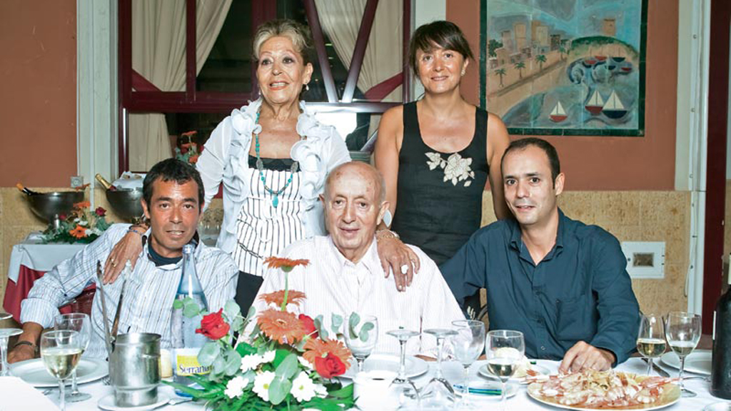 Dan de alta tras padecer COVID-19 a Lucio Blázquez, dueño del restaurante Casa Lucio