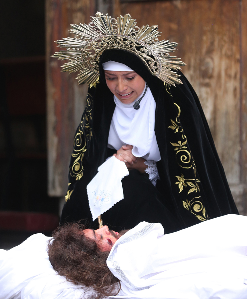 Así se vivió el Viacrucis de Iztapalapa sin feligreses - mauricio-luna-de-19-anos-protagonizo-la-pasion-de-cristo-en-iztapalapa-por-primera-vez-sin-publico