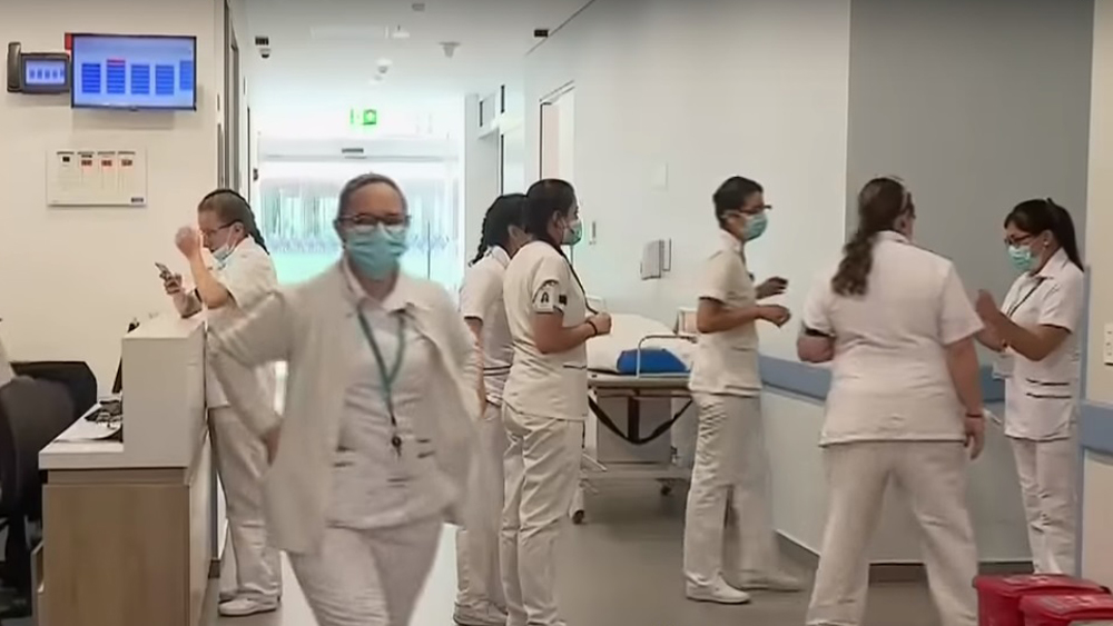 COVID-19 desata discriminación a médicos en Colombia