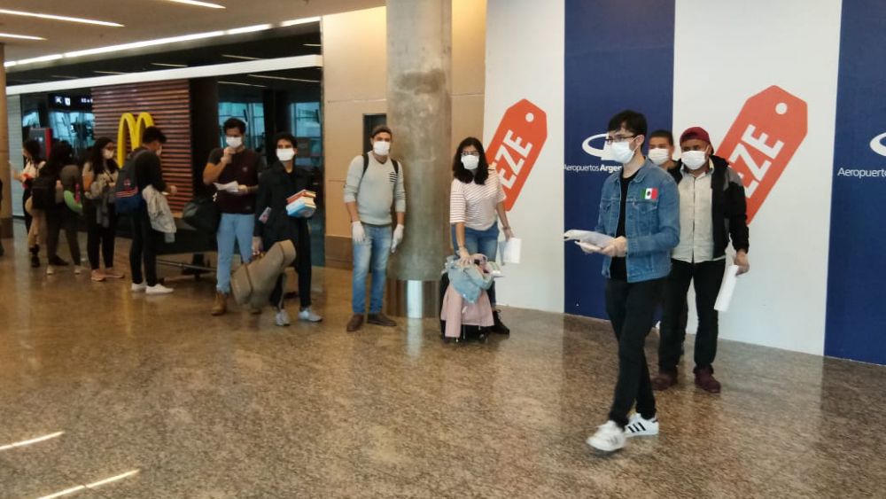 Repatriarán a 280 mexicanos varados en Argentina