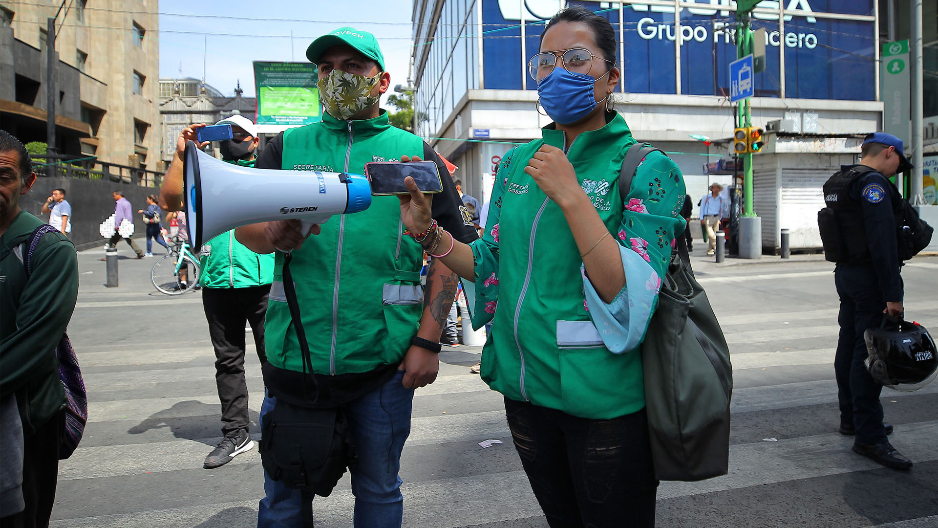 AMLO pide atender emergencia por COVID-19 sin destruir base económica
