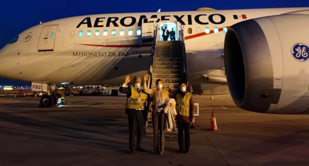 Sale de China rumbo a México carga de insumos médicos para COVID-19