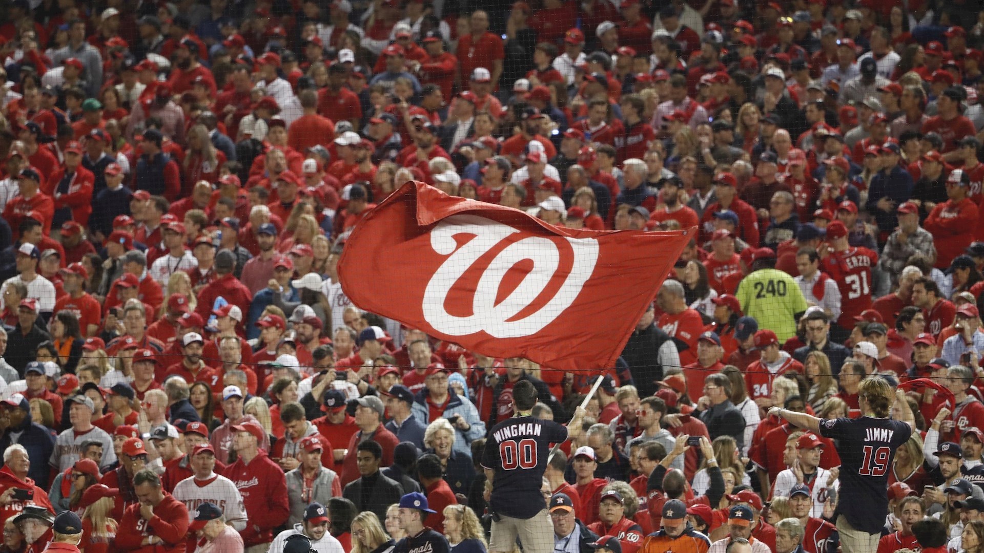 MLB analiza iniciar temporada en sedes de entrenamiento y sin público