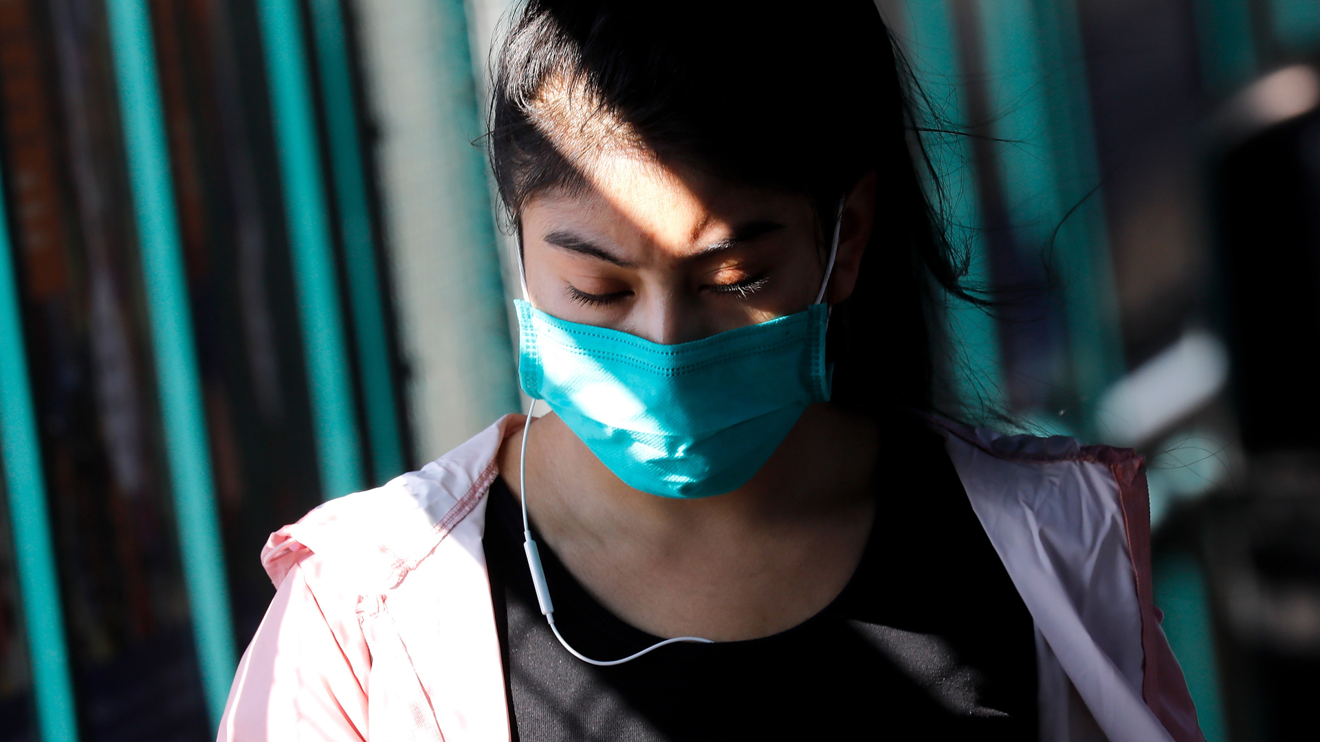 COVID-19 discrimina y “va por los más vulnerables”, afirma alcalde de NY