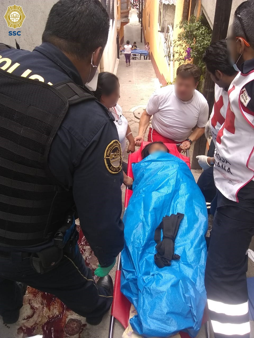 Policías capitalinos asisten parto en la alcaldía Álvaro Obregón - mujer-tras-dar-a-luz-en-su-casa-en-cdmx