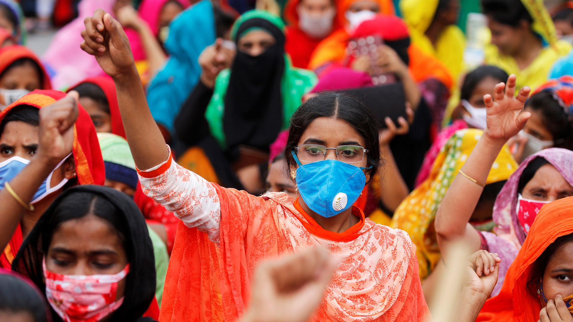 Casos globales de COVID-19 ascienden a más de 1.9 millones