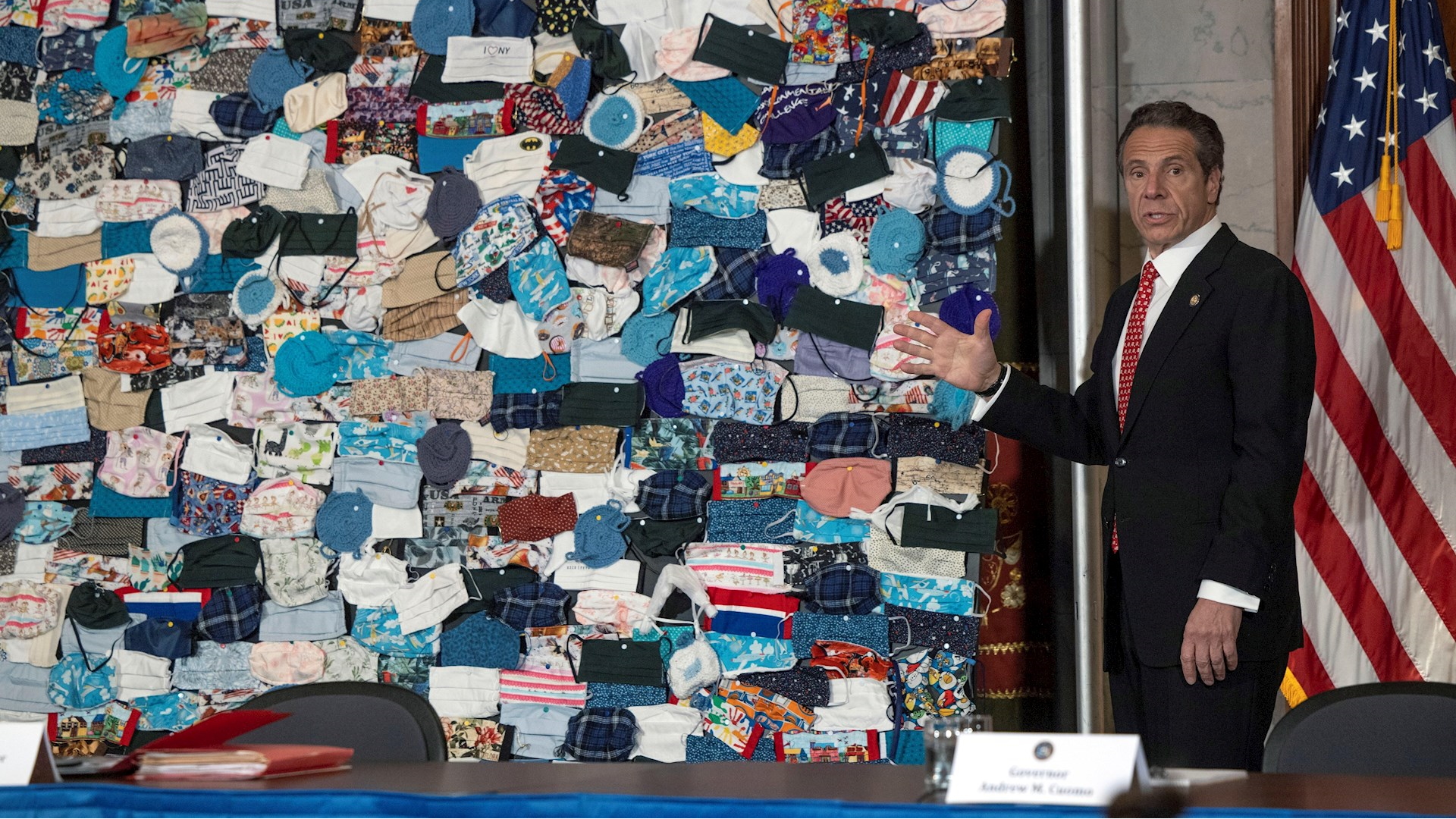 Gobernador de Nueva York denuncia politización de la pandemia con collage