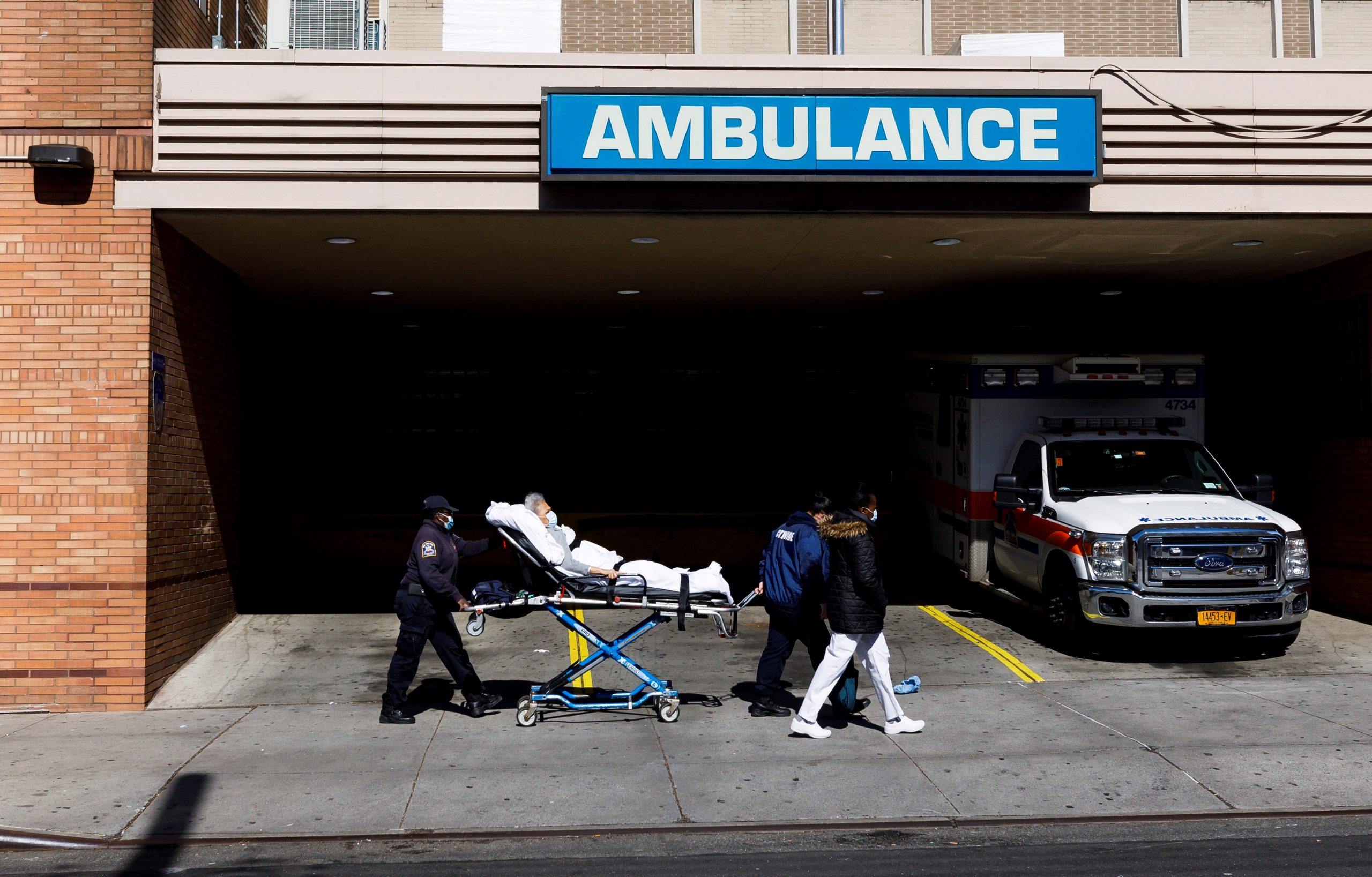 EE.UU. supera los 400 mil casos de COVID-19 y los 13 mil muertos