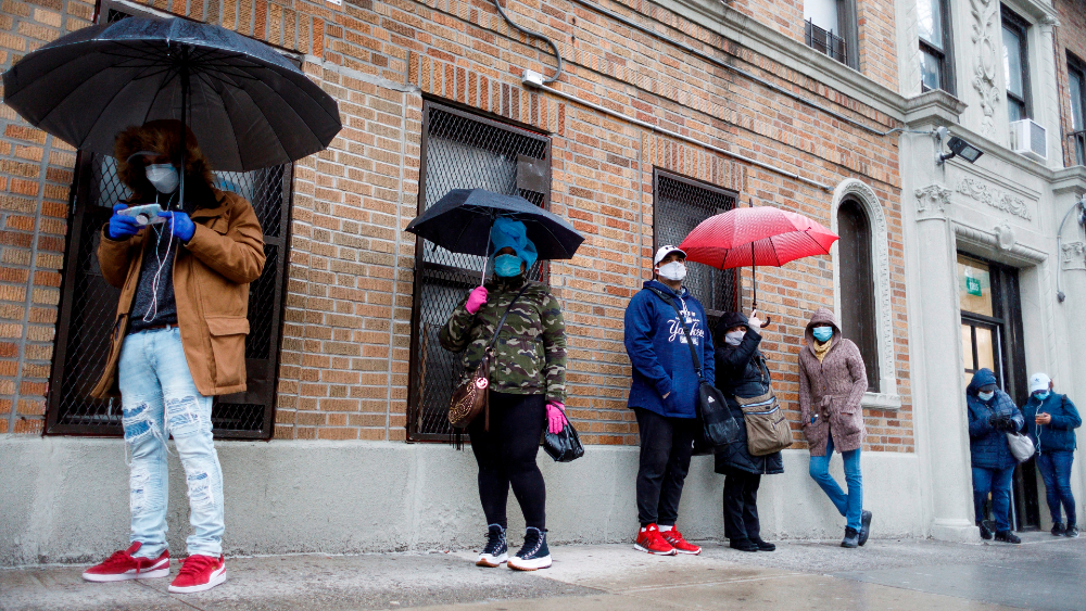 Trump firma nuevo paquete de ayuda a pequeñas empresas y hospitales en EE.UU.