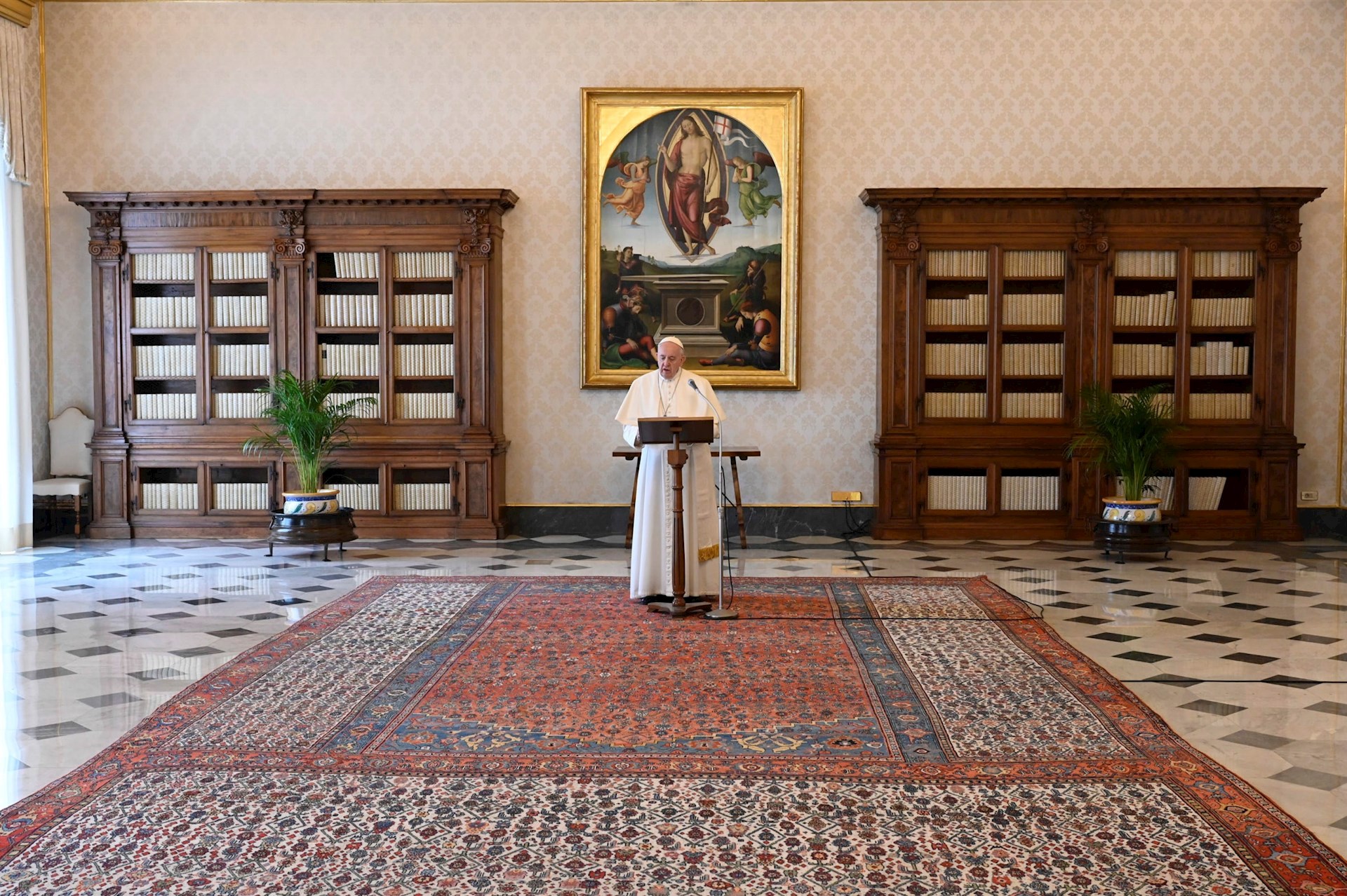 Papa Francisco pide por las mujeres en riesgo de violencia doméstica ante COVID-19