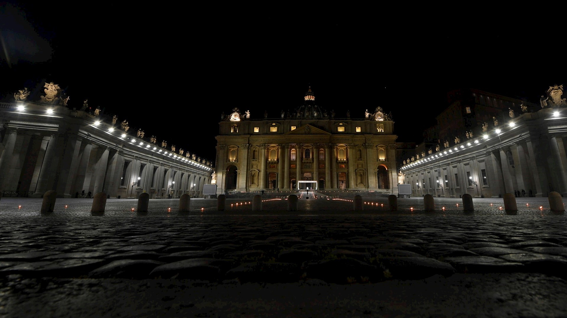 Papa Francisco encabeza Viacrucis en una Plaza de San Pedro vacía - papa-francisco-viacrucis-solitario-viernes-santo-2
