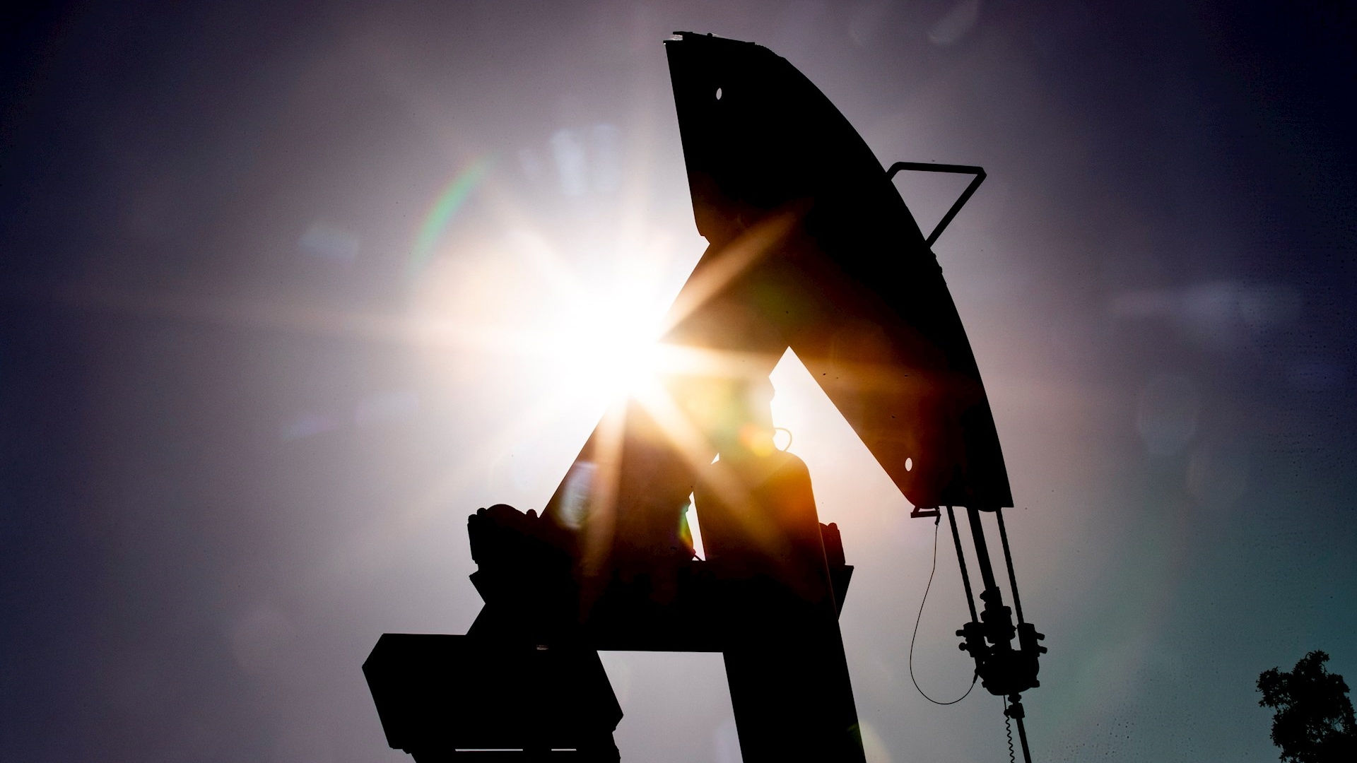 Petróleo de Texas cierra en 15.06 dólares tras jornada optimista