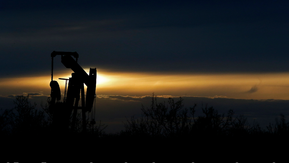 Petróleo de Texas rebota 24.7 % por incremento de inventarios menor de lo esperado