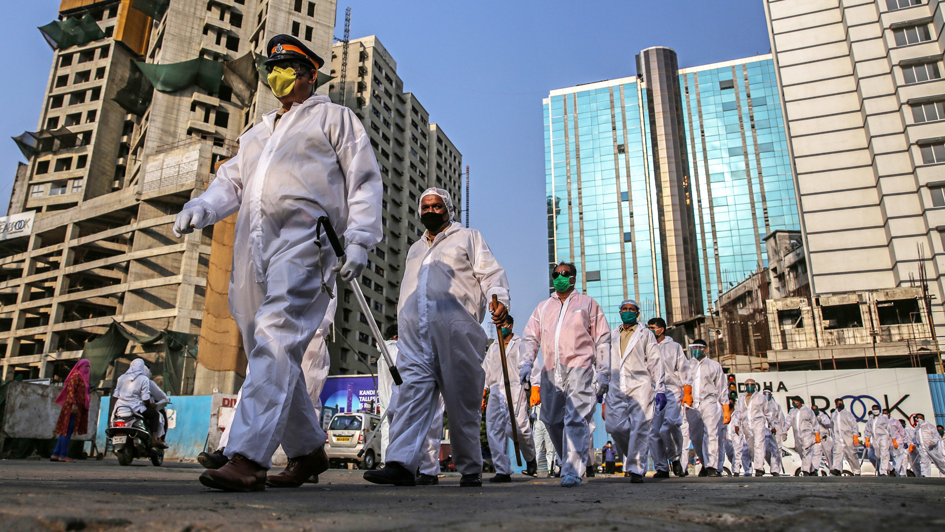 Repuntan casos y muertes globales por COVID-19