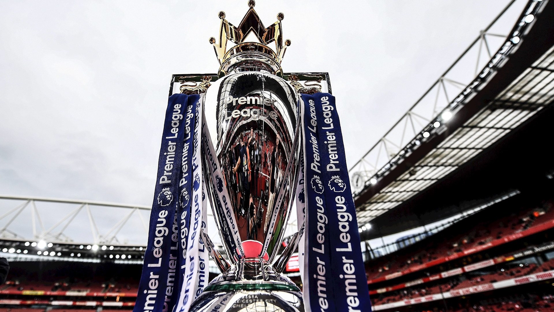 Premier League confía en reanudar torneo en junio