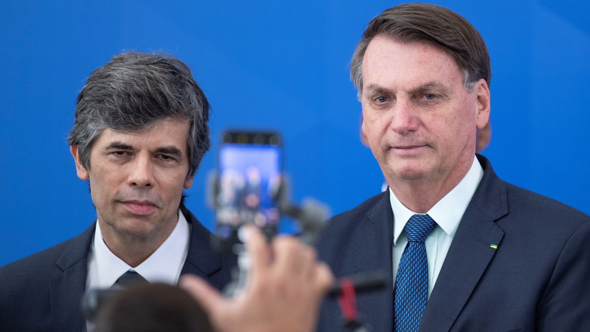 Bolsonaro defiende reapertura del comercio en medio de la pandemia