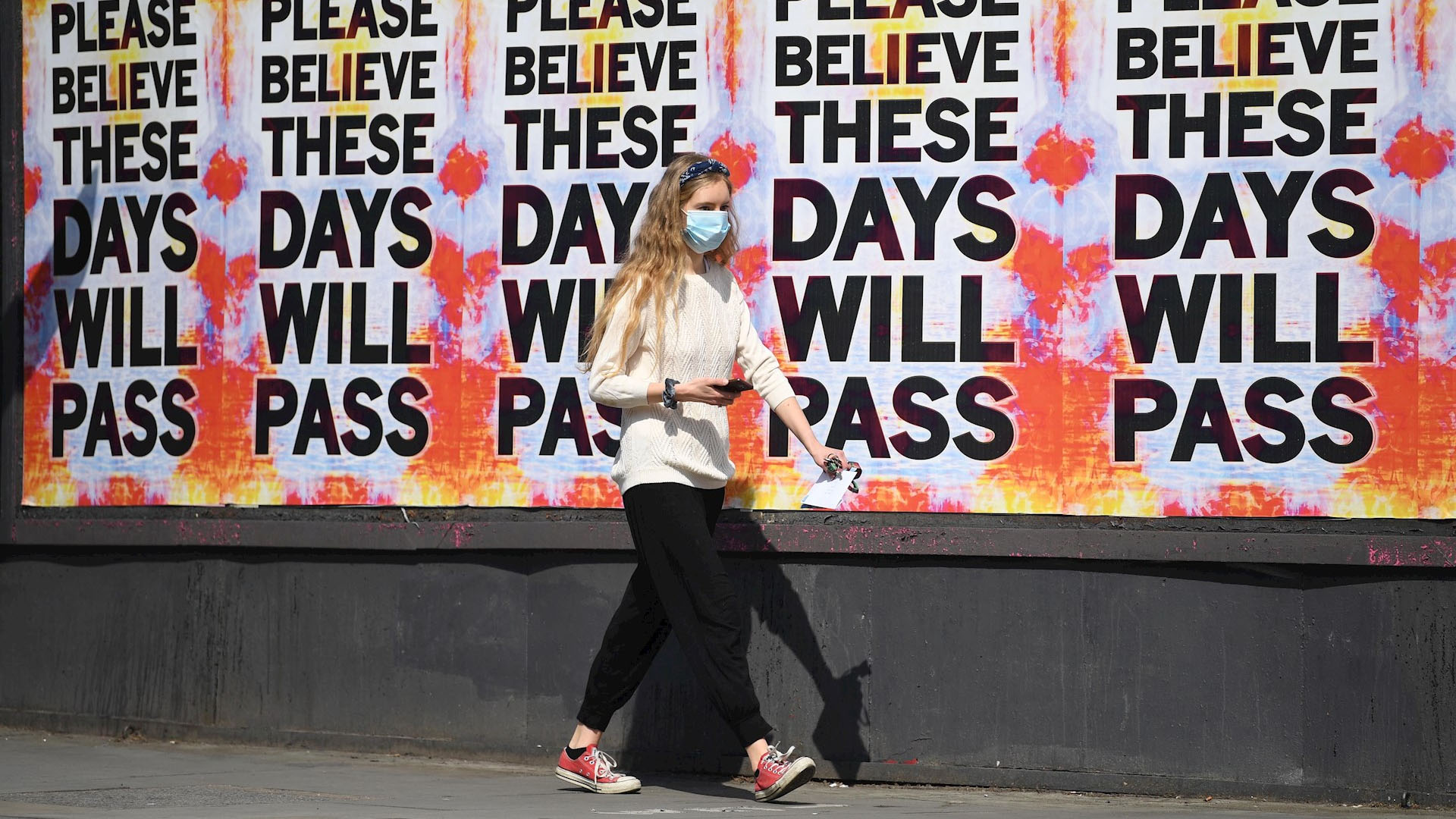 Reino Unido aún no ve pico de epidemia por COVID-19; alarga confinamiento