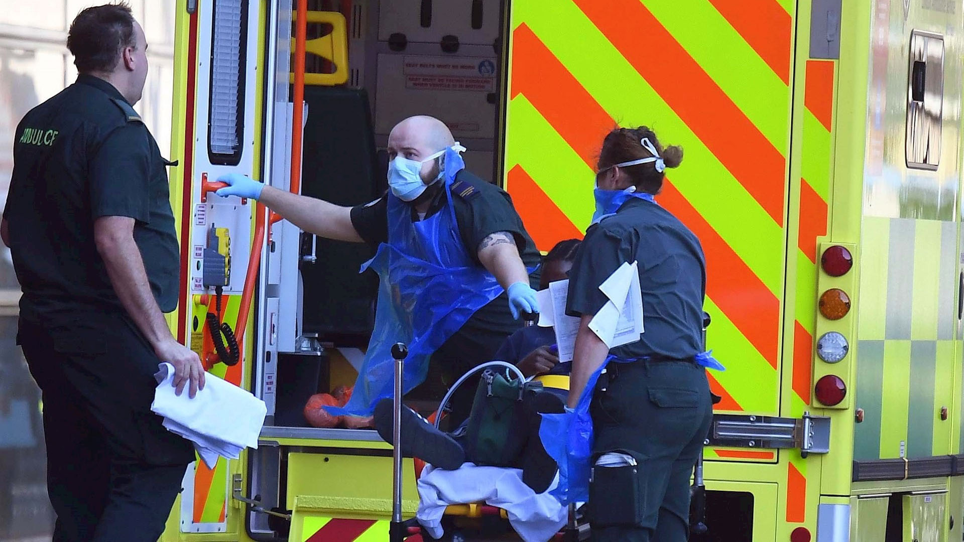 Suman 17 mil 337 muertos por COVID-19 en Reino Unido