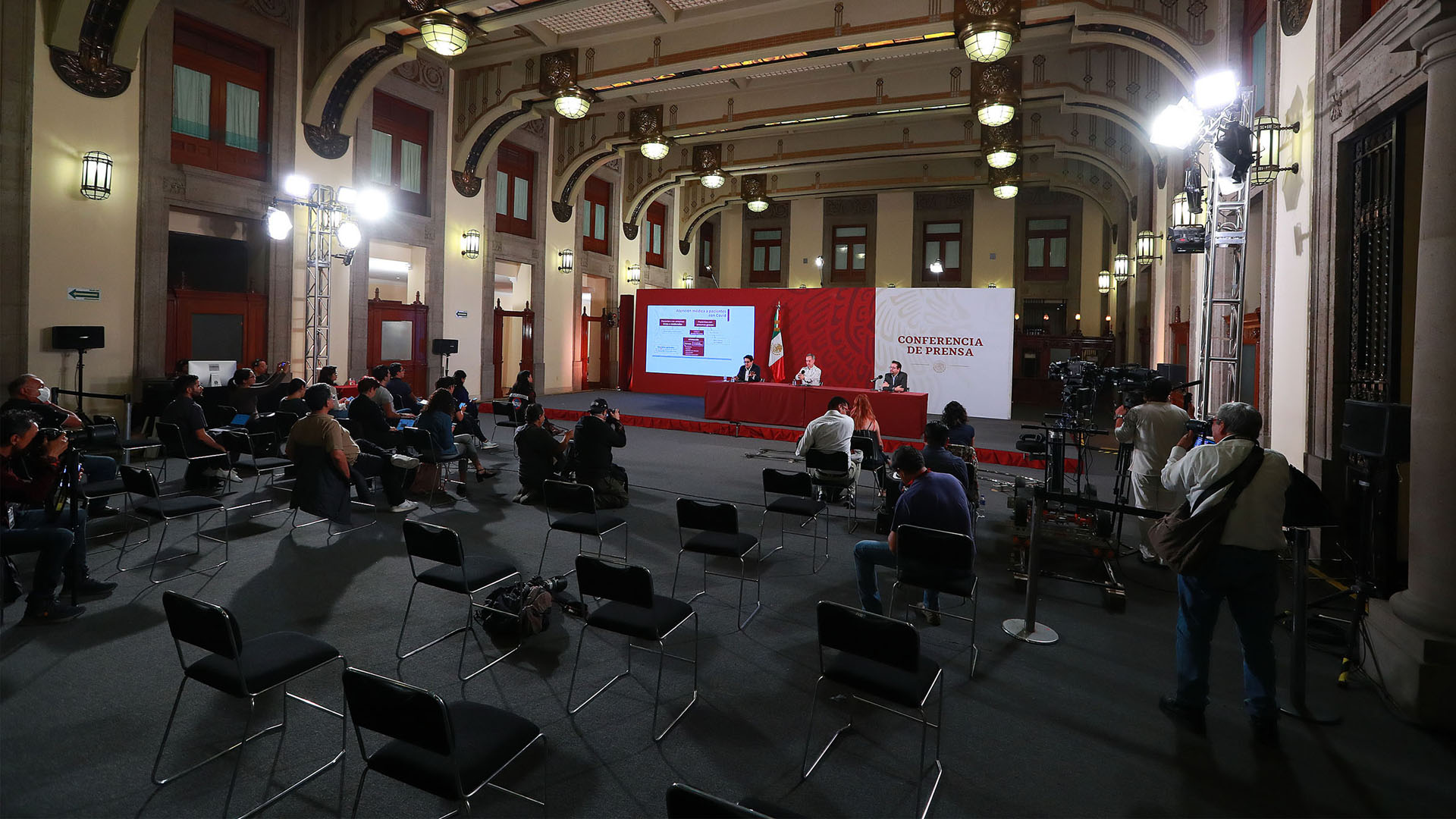 Trabajador de Comunicación Social que asistió a Palacio Nacional da positivo a COVID-19