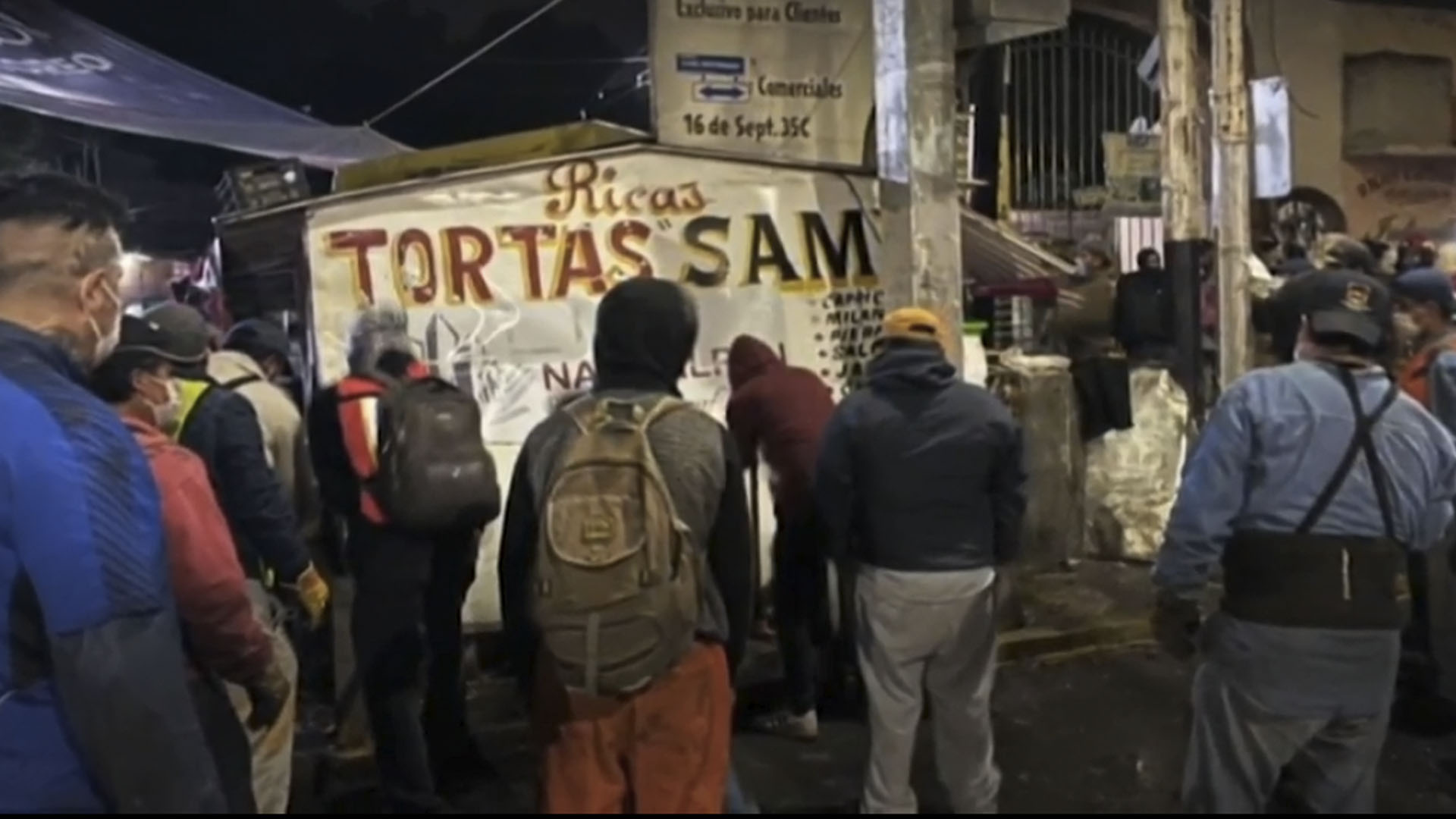 Retiran puestos ambulantes y cierran negocios por COVID-19 en Ecatepec, Naucalpan y Neza