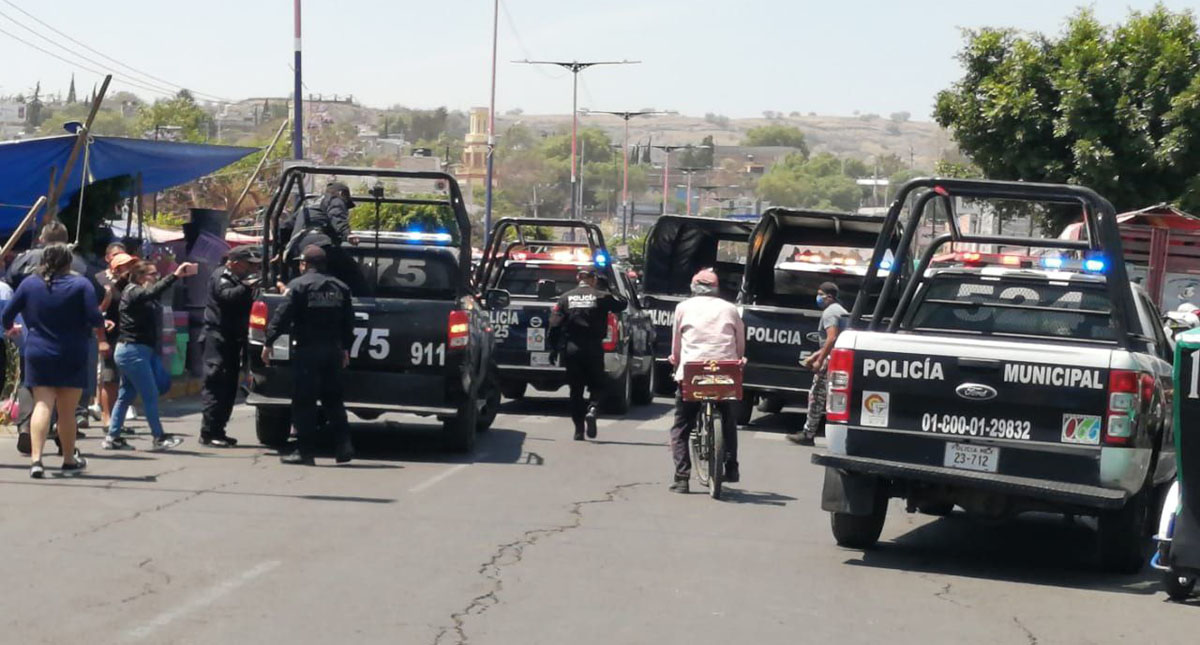 #Video Policía y comerciantes se enfrentan en Edomex; hubo disparos