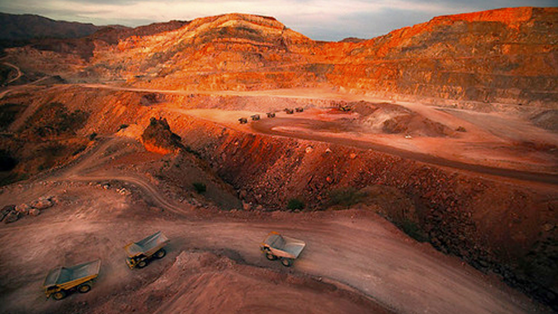 Comando roba mina de oro en Sonora