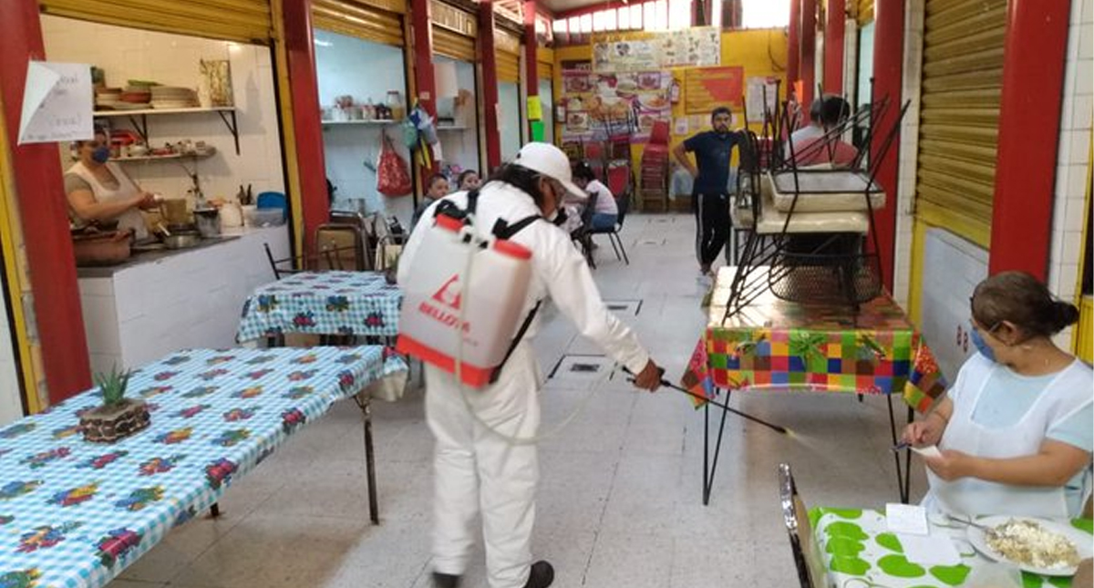 Sanitizan mercados de la alcaldía de Coyoacán por COVID-19
