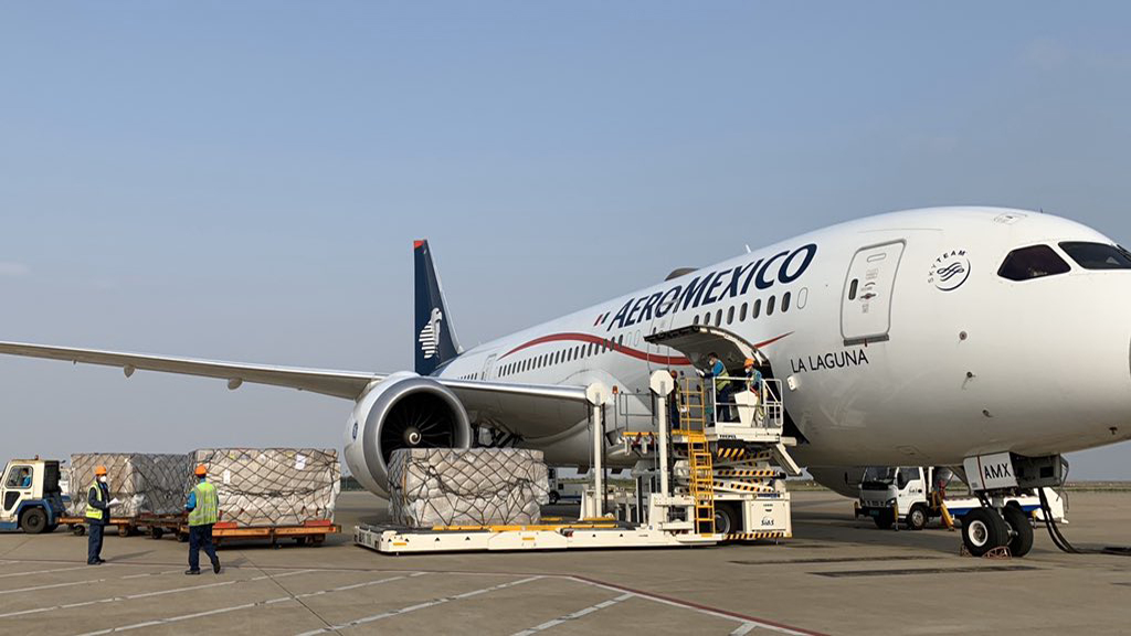 Parte desde China sexto vuelo a México con insumos médicos para atender COVID-19