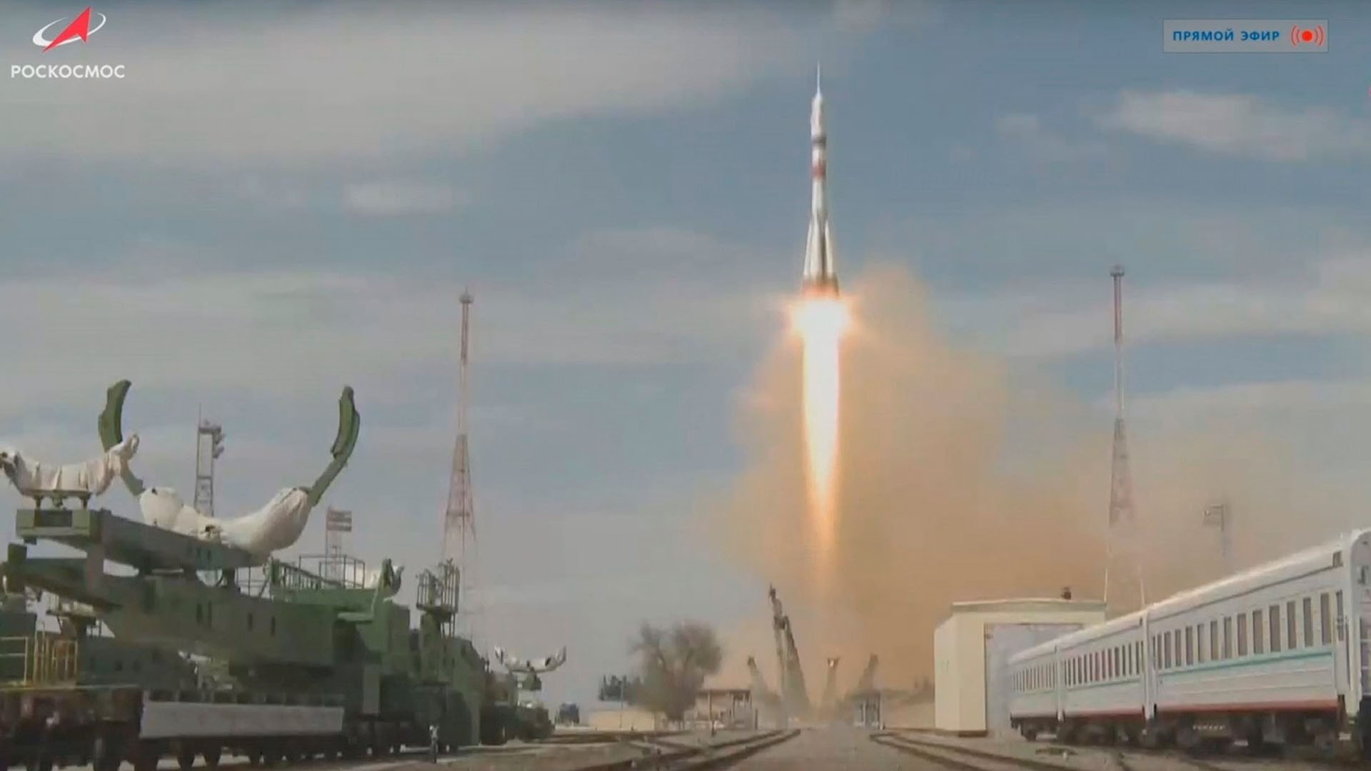 Nave tripulada Soyuz MS-16 se acopla con éxito a la EEI