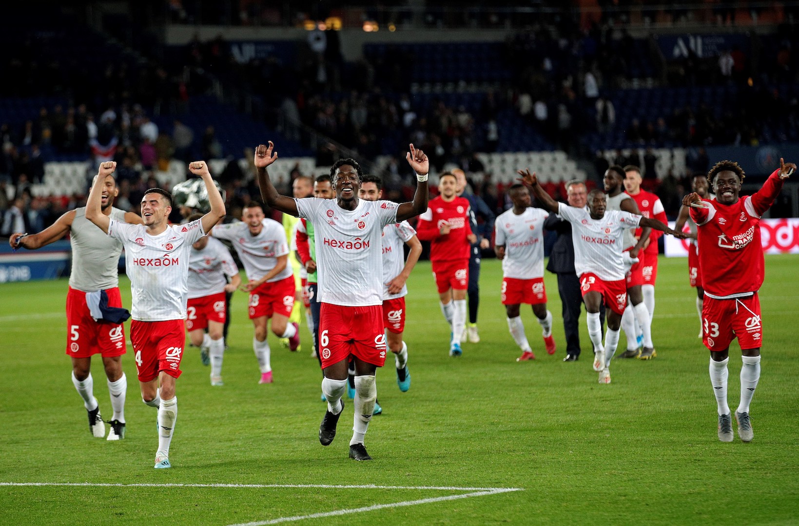 Médico del Stade de Reims se suicida tras dar positivo a COVID-19