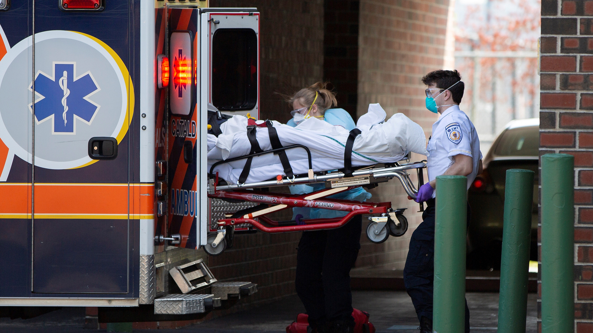 ¿Por qué el coronavirus sigue golpeando con fuerza a Estados Unidos?