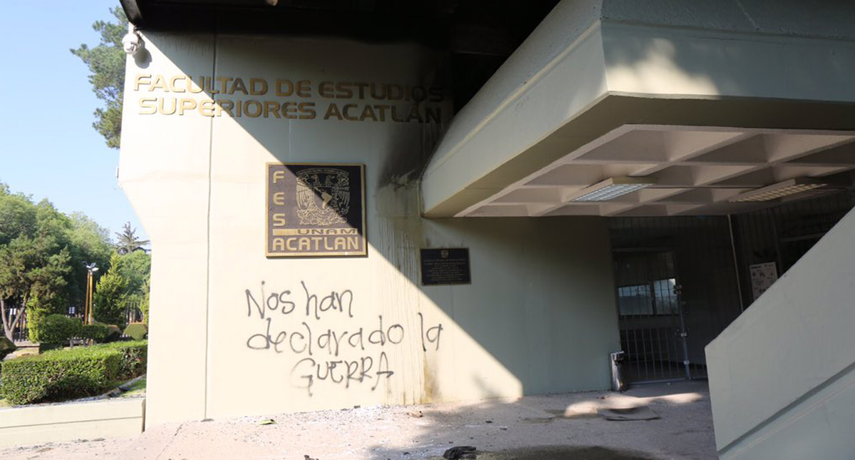 Incendian y vandalizan oficina de la FES Acatlán
