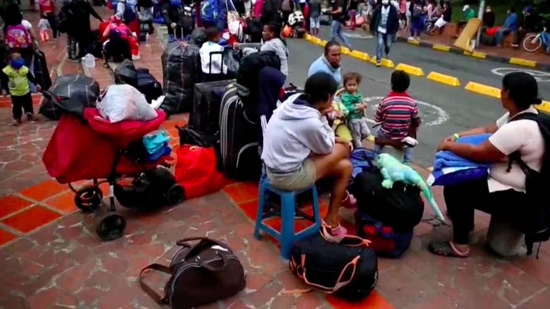 Venezolanos dejan Colombia para volver a su país a causa de COVID-19