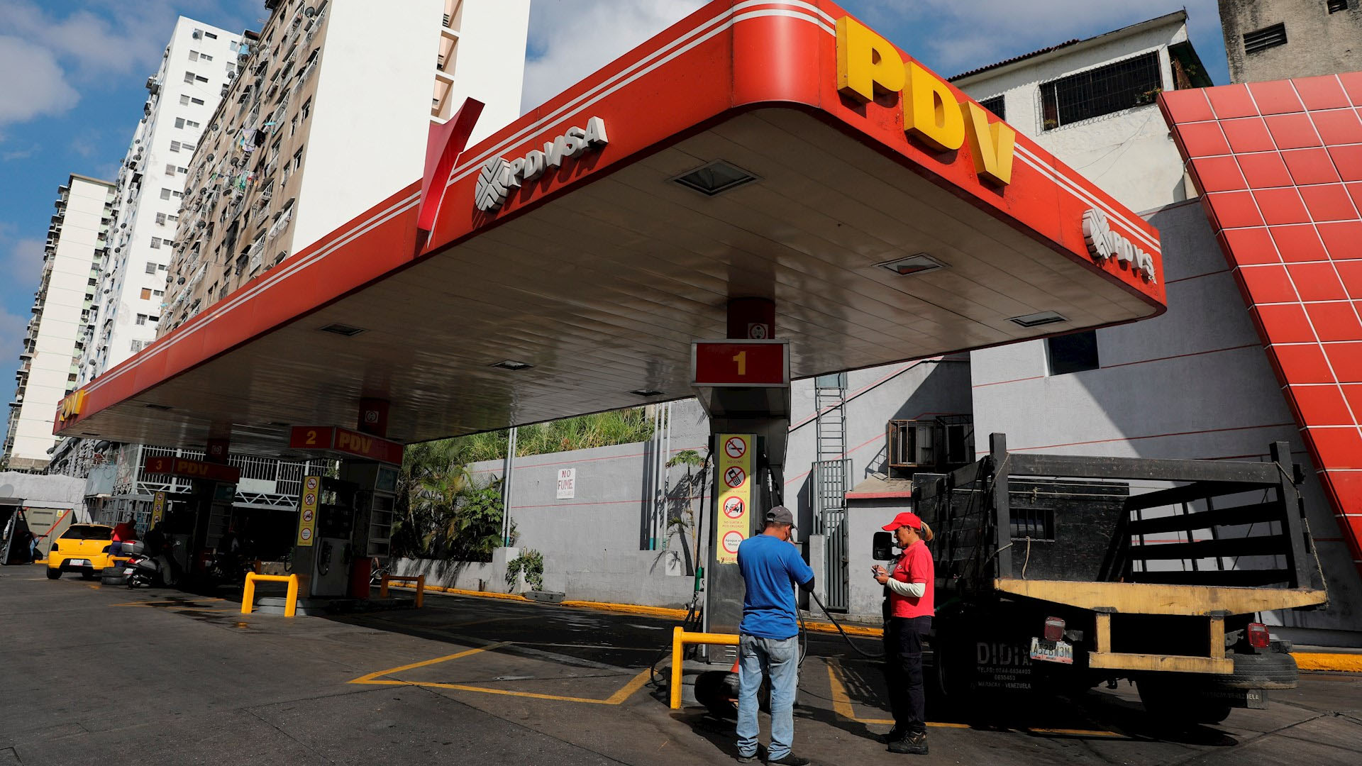Venezuela dará gasolina a sectores esenciales ante cuarentena por COVID-19