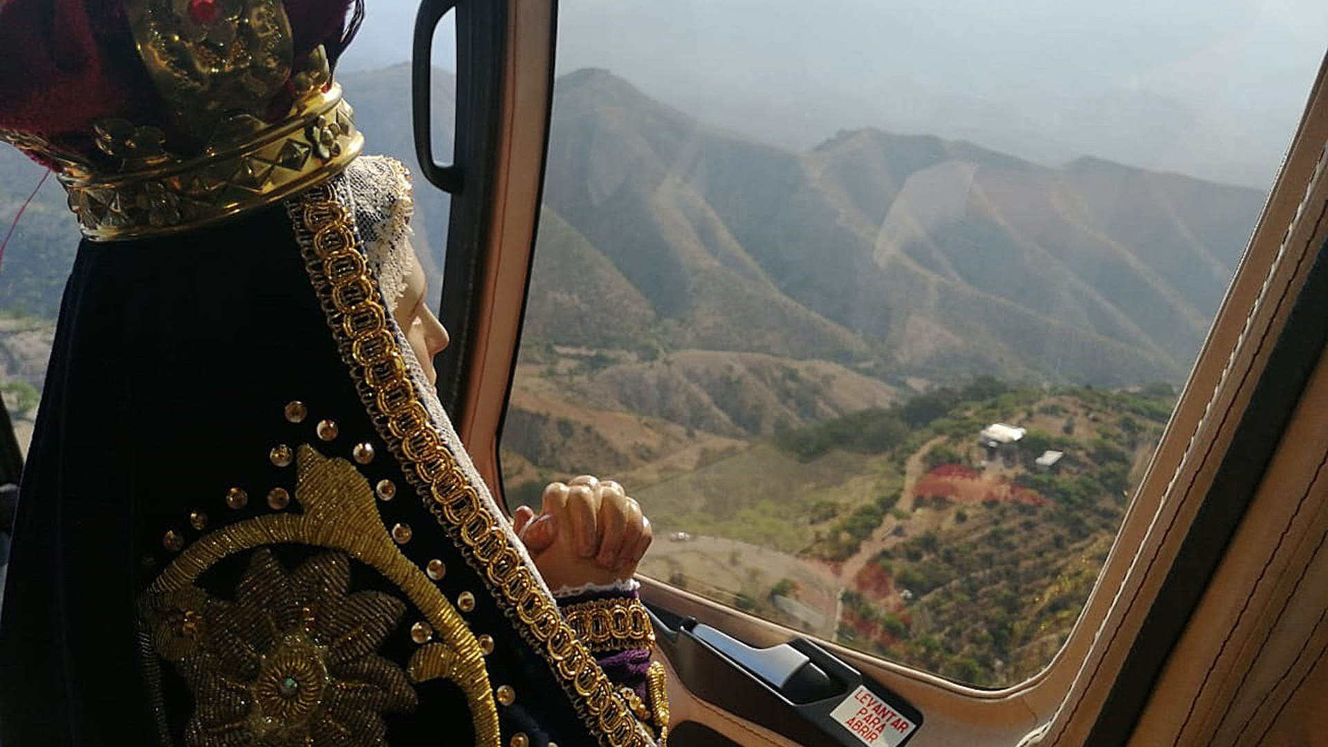 #Video Virgen de los Dolores bendice a pueblos de México ante pandemia