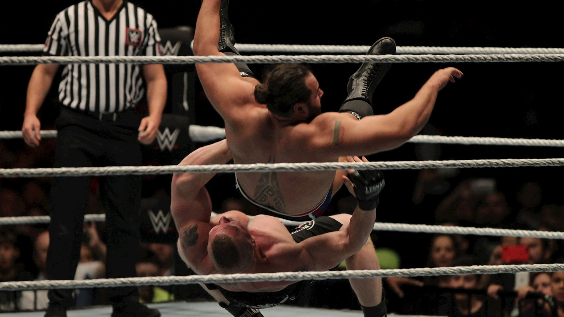 Critican a gobernador de Florida tras considerar a la WWE como negocio esencial