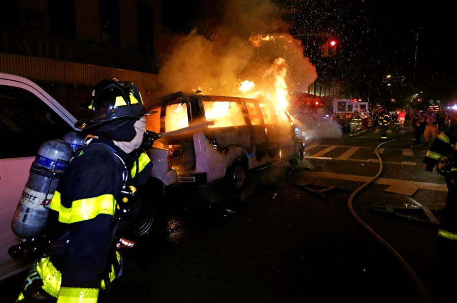 Miles de neoyorquinos protestan por asesinato de George Floyd