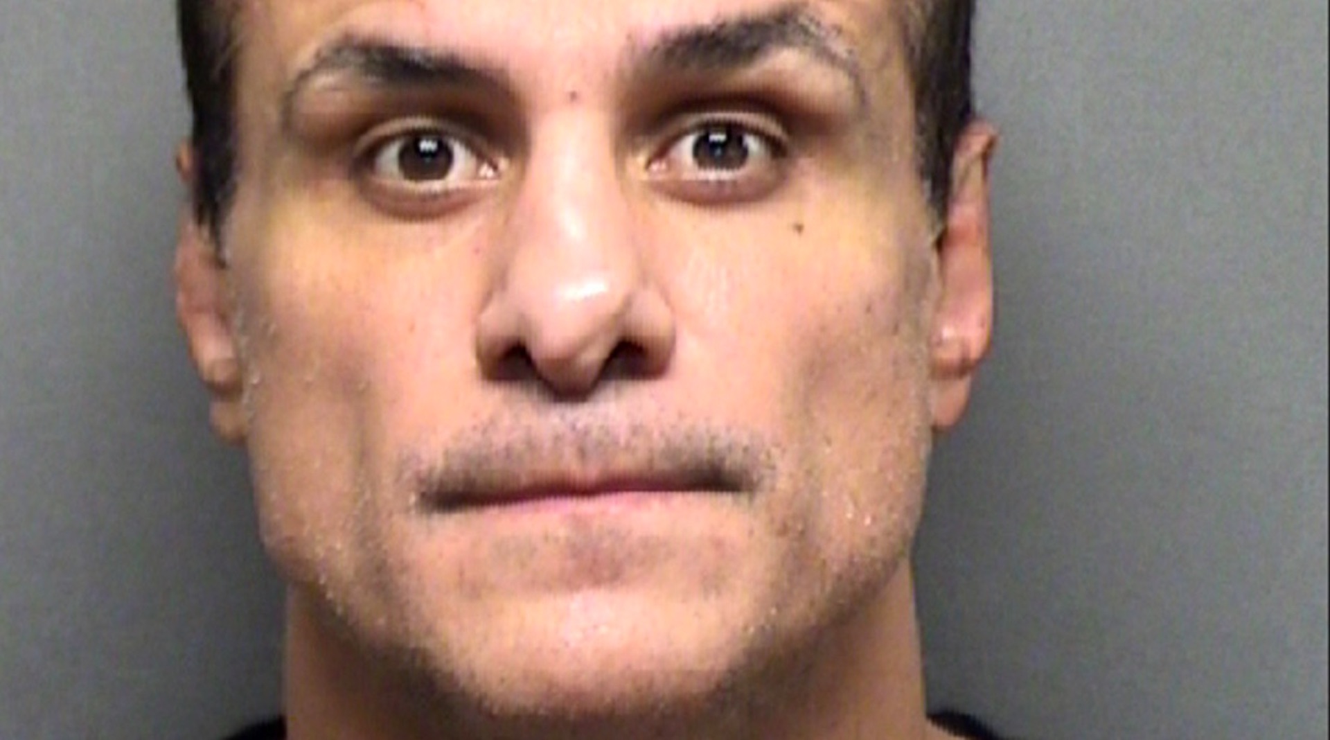 Detienen a Alberto del Río por agresión sexual