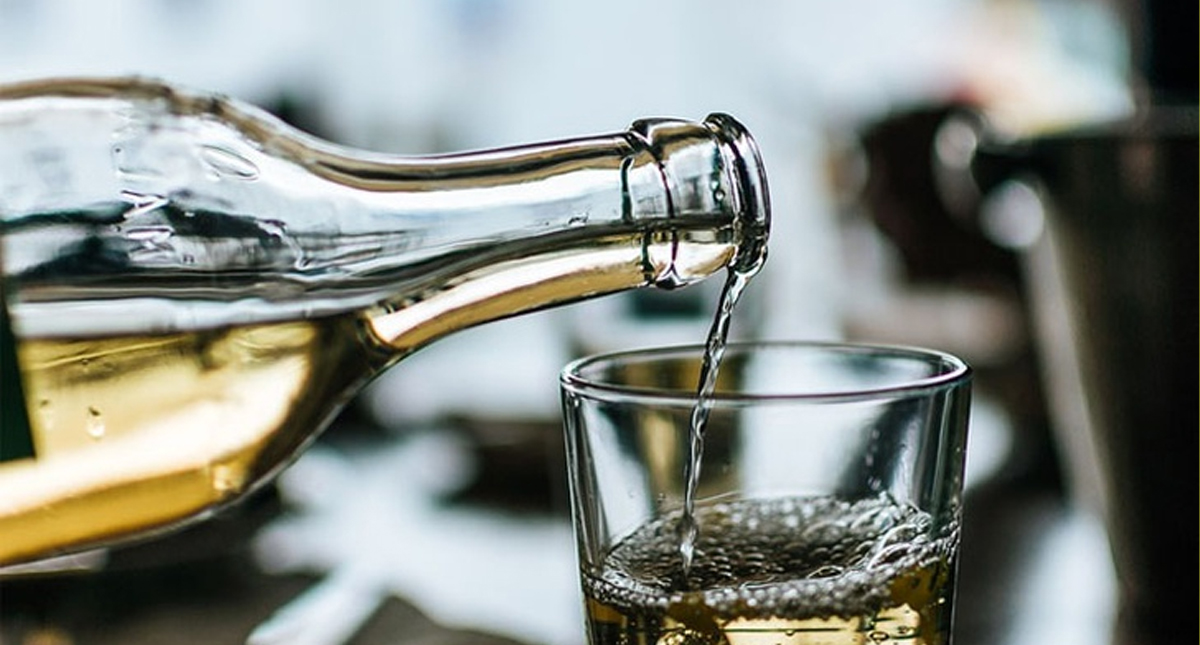 Suman 155 muertos por consumo de alcohol adulterado en República Dominicana