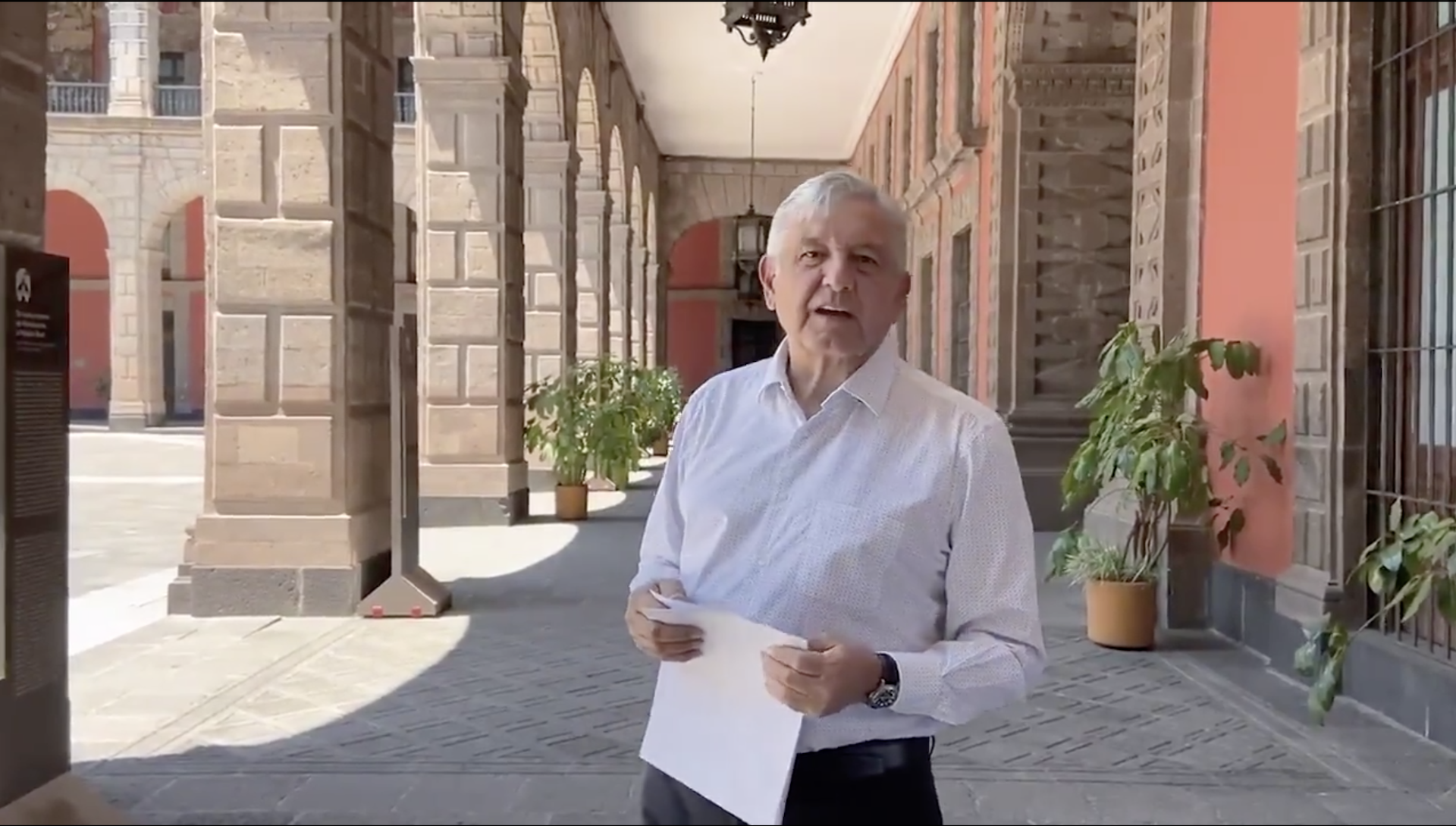 Dedica AMLO texto a enfermos de COVID-19; acusa al “período neoliberal” de no haber priorizado en salud