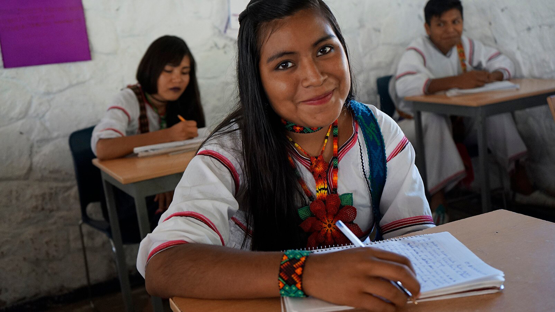 #Video Suman 10.5 millones de alumnos beneficiados con becas