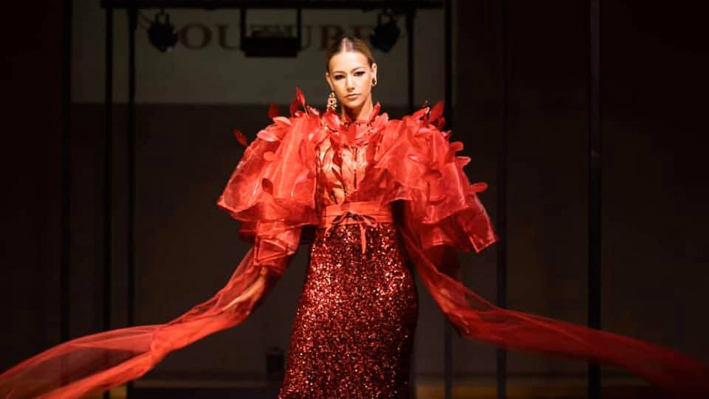 Hallan muerta a Amber-Lee Friis, exfinalista de Miss Universo Nueva Zelanda - amber-lee-friis-en-pasarela