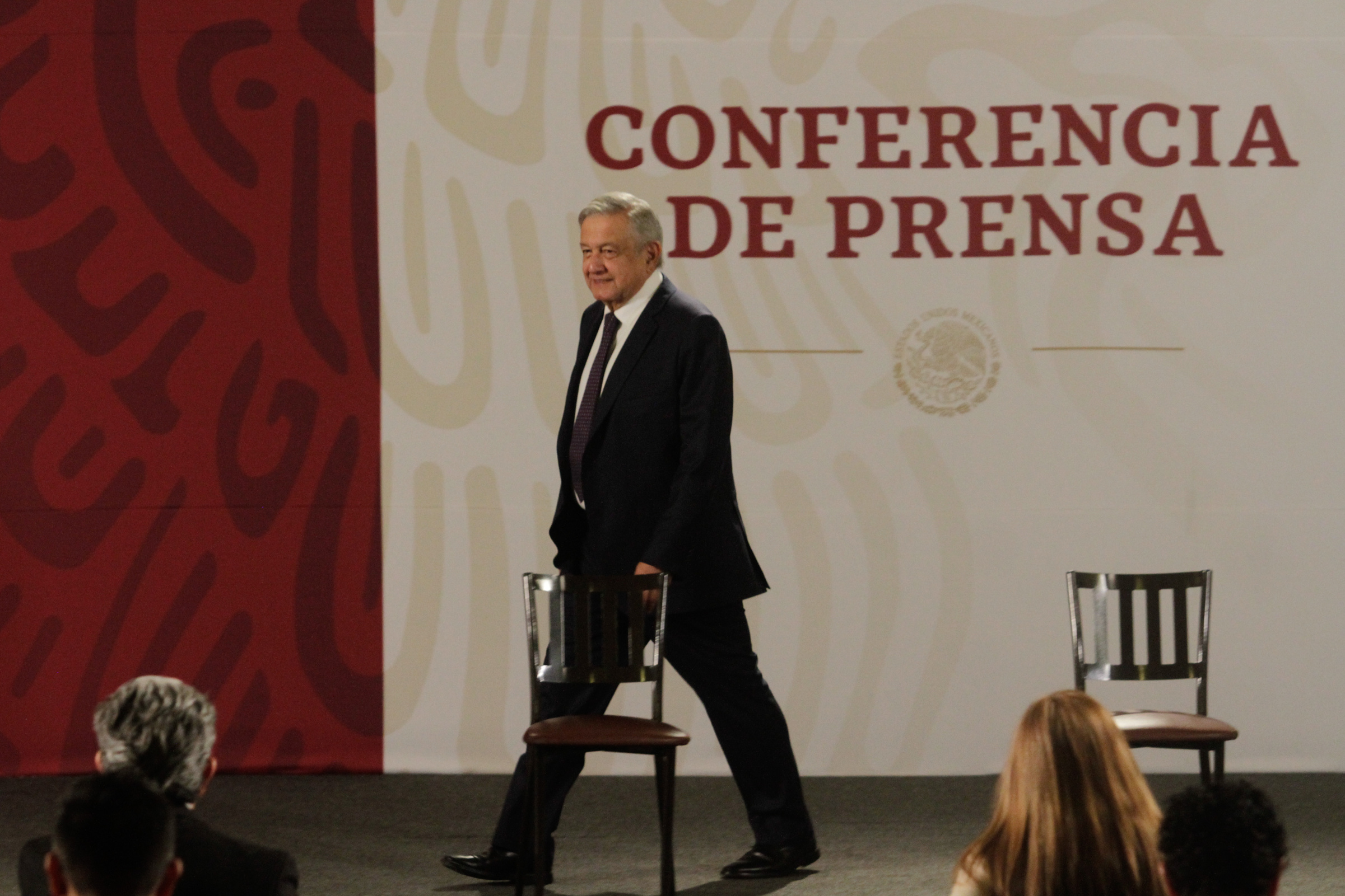 Arremete otra vez AMLO contra medios internacionales; conferencia matutina (15-05-2020)