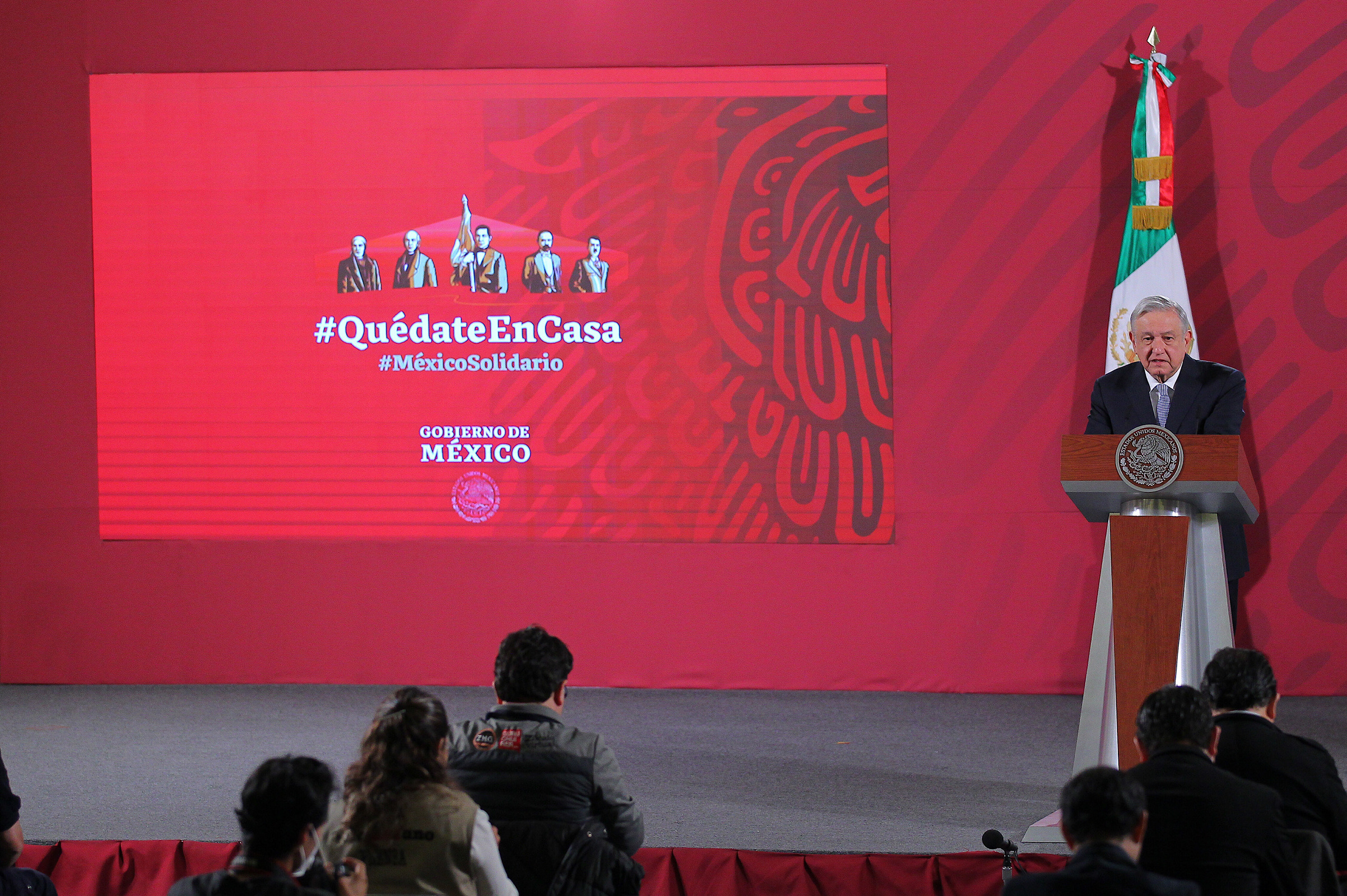 Asegura AMLO que hay ‘campaña de desprestigio’ en contra de Hugo López-Gatell (04-05-2020)