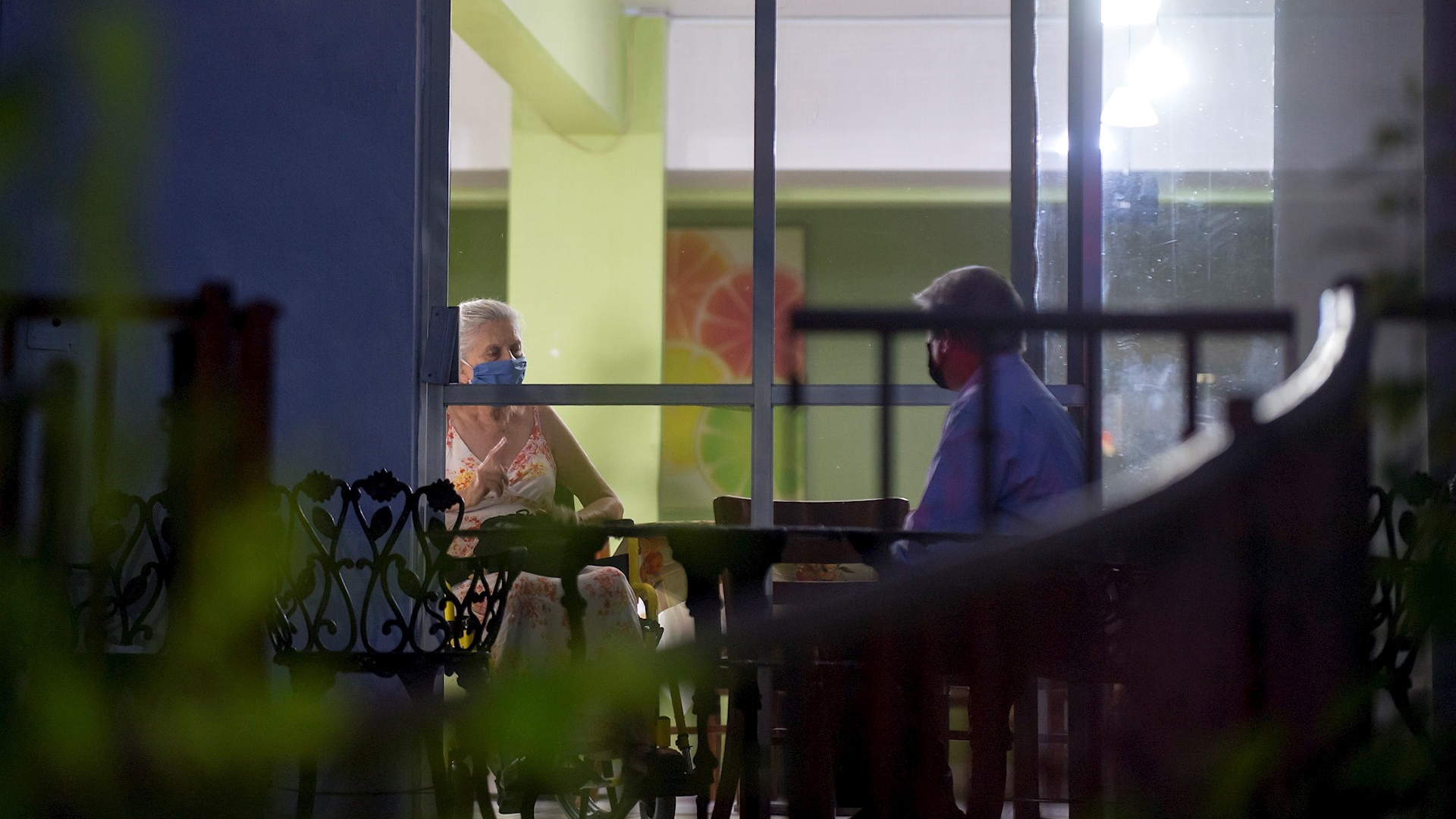 Delicados cinco adultos mayores por brote de COVID-19 en asilo de Nuevo León